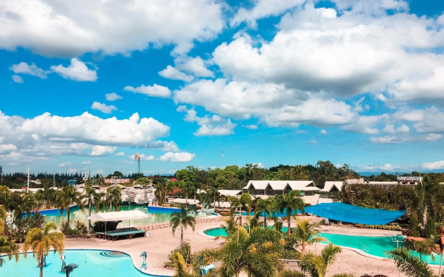 Klir Waterpark Resort