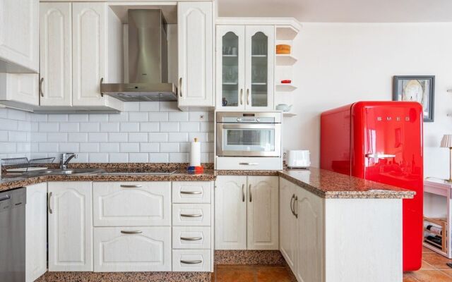 Lovely Beachfront Apartment with Sunny Balcony Ref 35