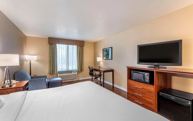 Best Western Plus John Jay Inn & Suites