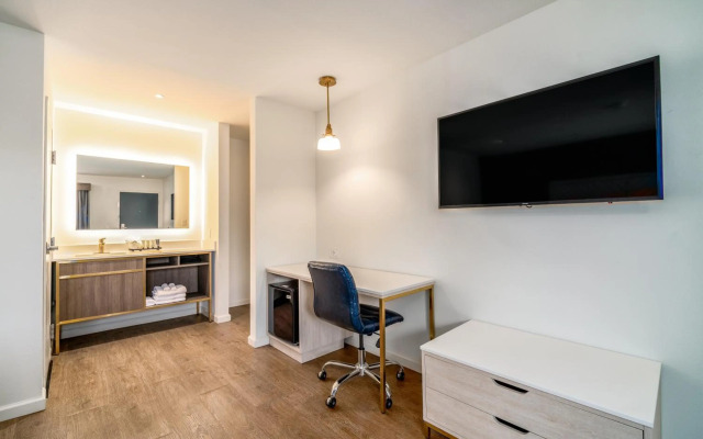 Trend Hotel at LAX Airport