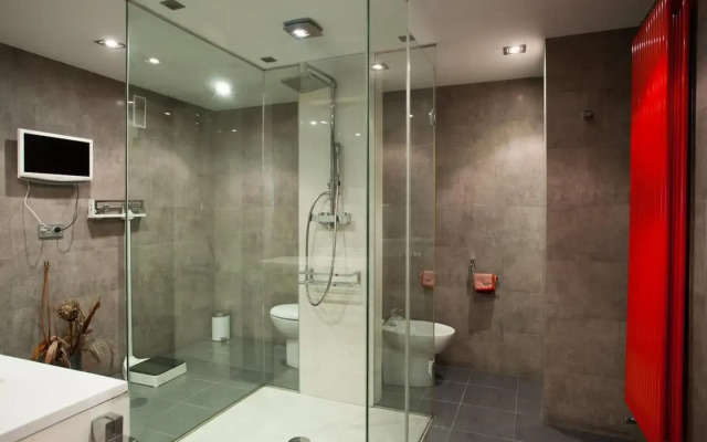 Piso moderno, céntrico y con garaje gratis