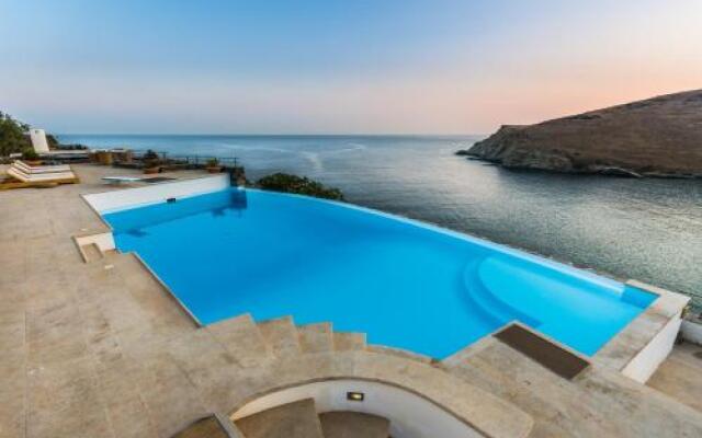 Blueros Luxury Villa