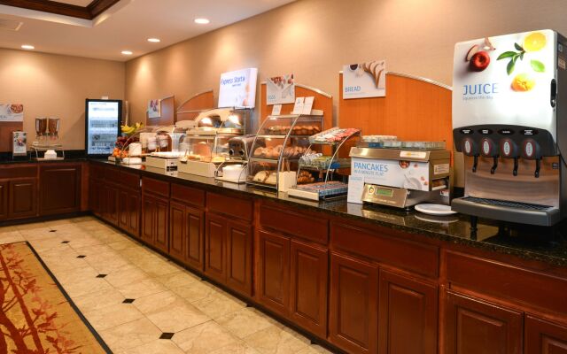 Holiday Inn Express & Suites Cherry by IHG