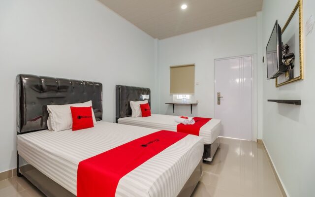 Awan Kost by Reddoorz