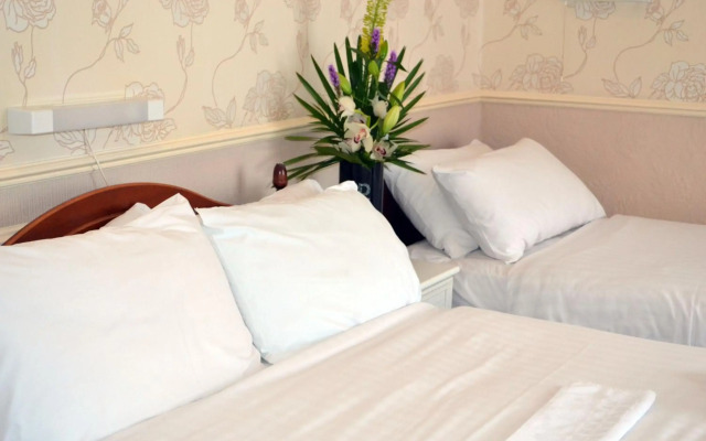 Lyndene Hotel