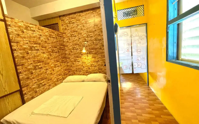 Backpacker Dog Hostel