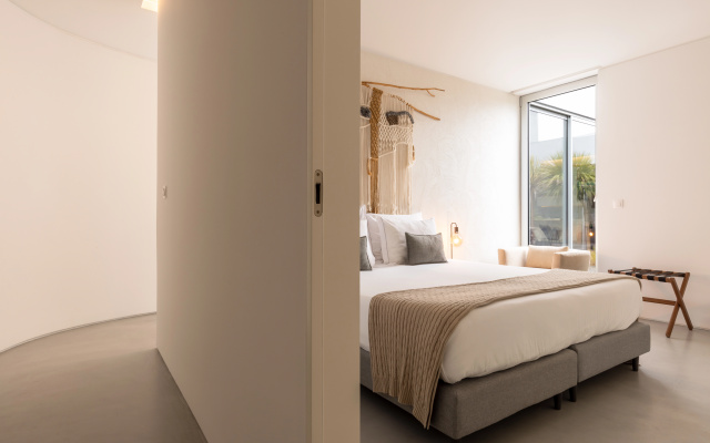 White Exclusive Suite & Villas