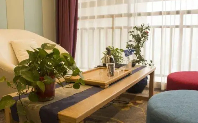 One Yearn Hotel (Zhengzhou CBD Convention and Exhibition Center)