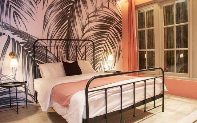 Villa Rone  - Spanish Garden Vibe in Puncak – Guest Rooms – Cisarua