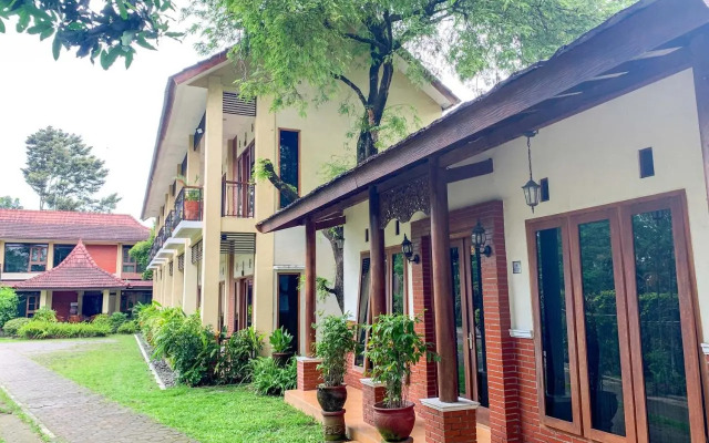 OYO 261 Sasono Putro Residence