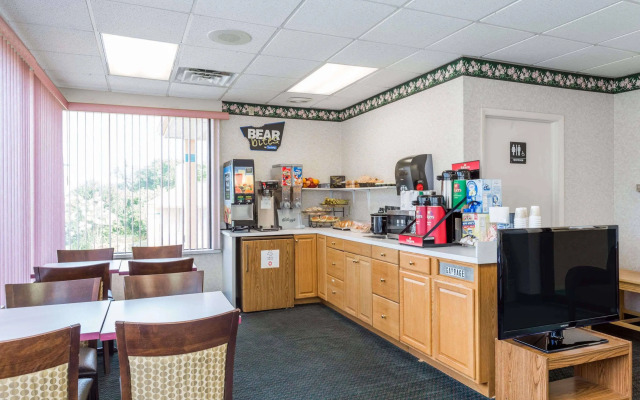 Travelodge by Wyndham Ridgeway Martinsville Area