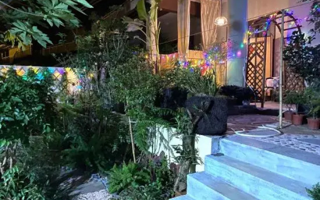 Mangshi No.1 Courtyard Homestay (Yi Nationality Ancient Town Branch)