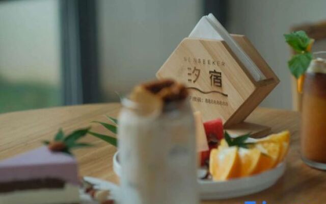 Fuxian Lake Xisu Hotel