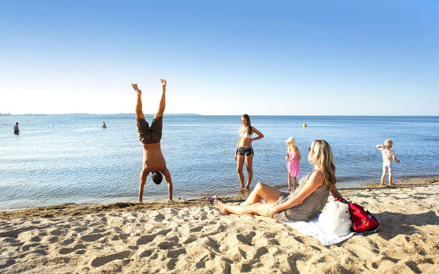 Apartment in Rechin Right on the Water