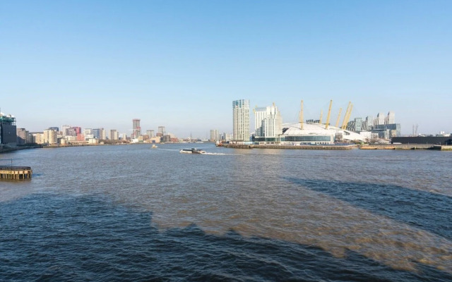 Stunning 3BD Riverside Flat Communal Roof Terrace