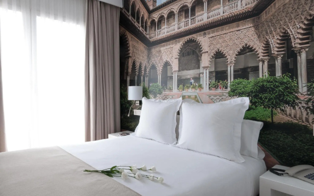 Alcazar Hotel - Image 3