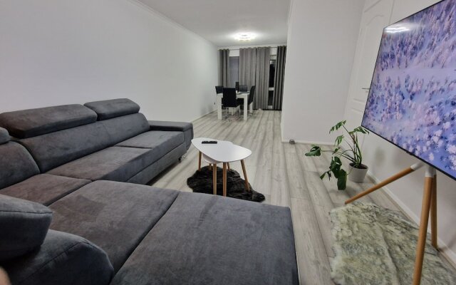 Modern And Spacious 3 Bedrooms Family House
