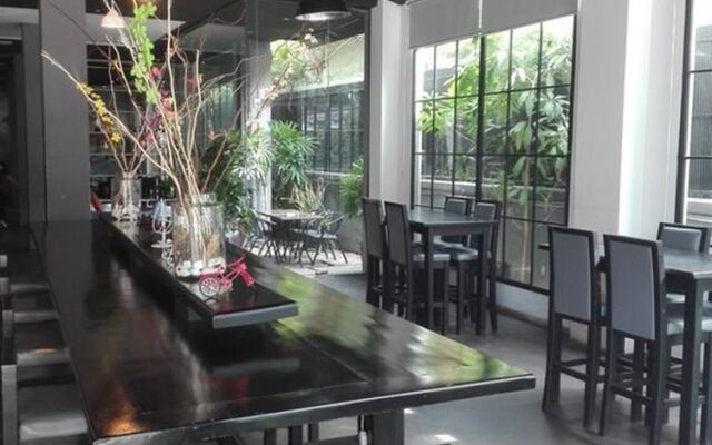 EASTLAND Hotel & Apartment