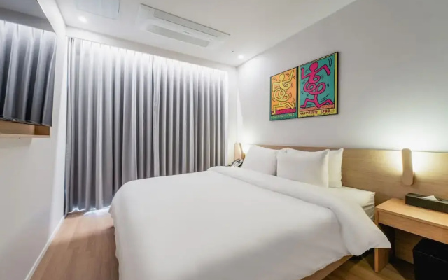 Gray 193 Hotel