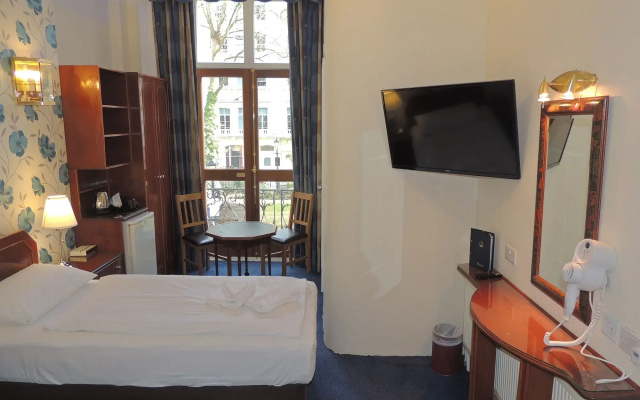 Dolphin Hotel