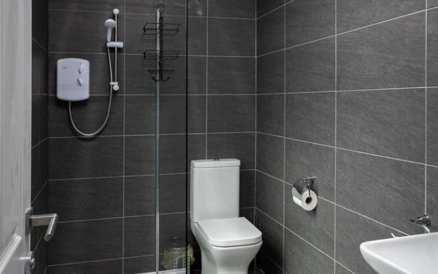 Town View Apartment by Sasco