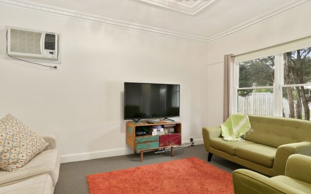 Vintage Sunrise - Pet Friendly (Outside Only)