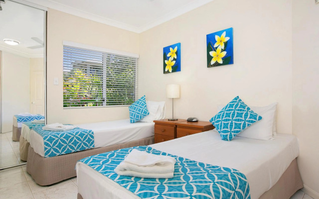 The Beach House 3BR Waterfront Apartment, Own WIFI