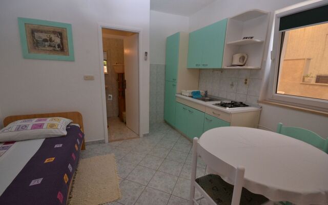 Studio apartment Suzane - terrace and sea view SA-Iris Postira, Island Brac