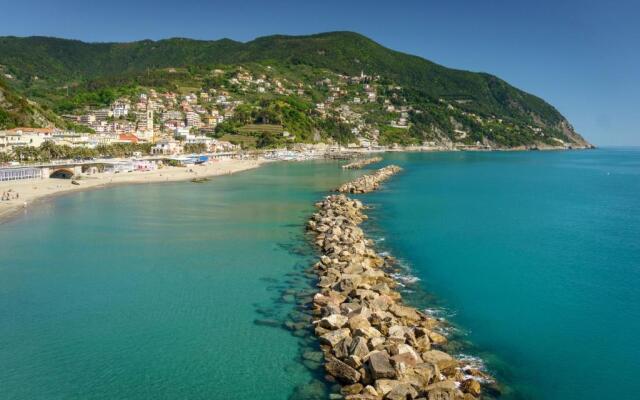 Cinque Terre Moneglia Apartments