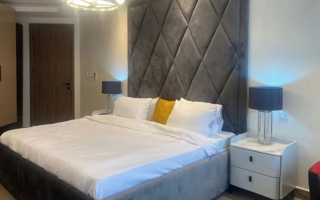 Beautiful 2 bed Flat in Much Sought After Estate