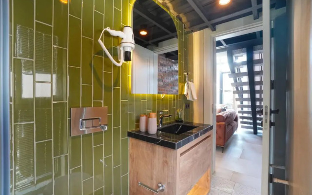 Ayayorgi̇ Homes & Hotels