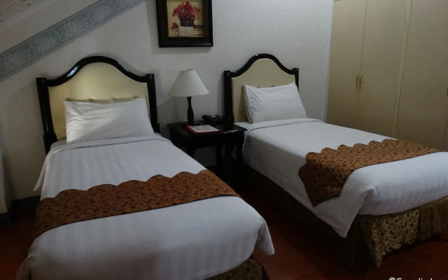 White Knight Hotel Intramuros