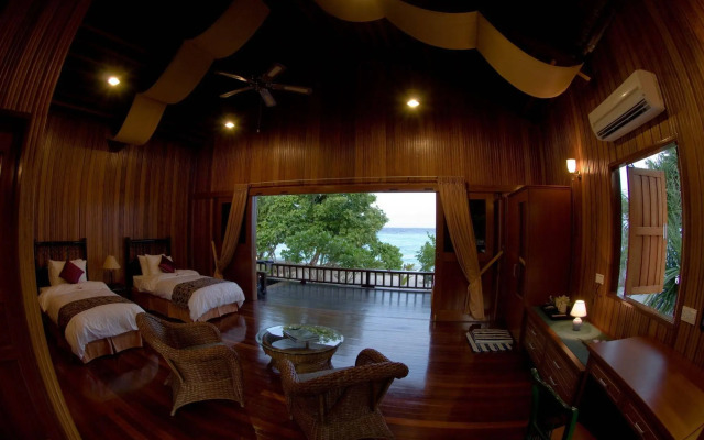 Pom Pom Island Resort