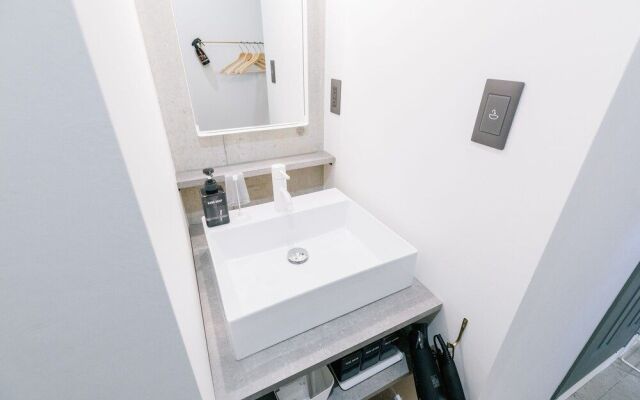 Mizuka Nakasu 4 Unmanned Hotel