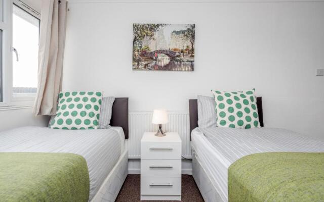 Tms Lovely 3 Bed House-tilbury-free Parking