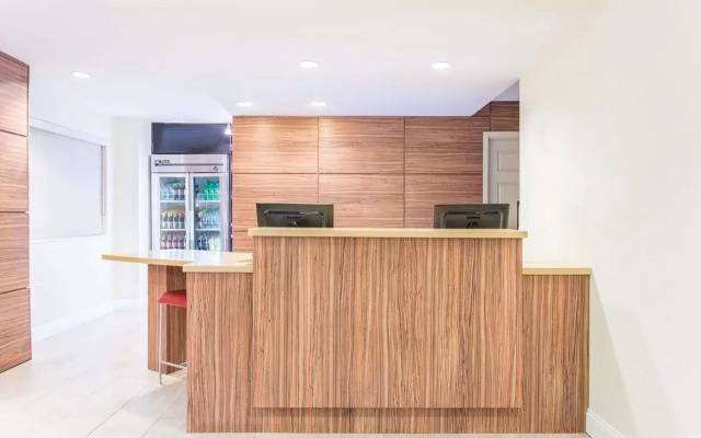 Hawthorn Suites by Wyndham Sterling Dulles