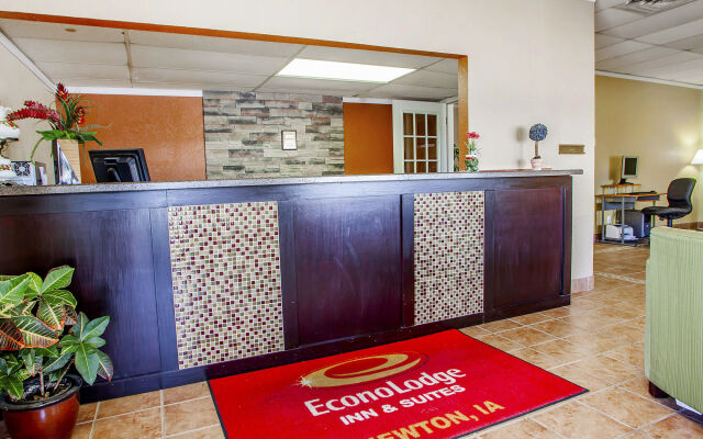 Econo Lodge Inn & Suites Newton