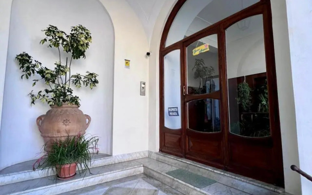 Eden Apartment