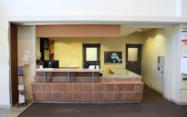 Residence & Conference Centre - Barrie