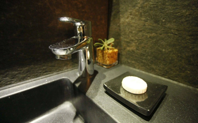 Noble Park Hotel