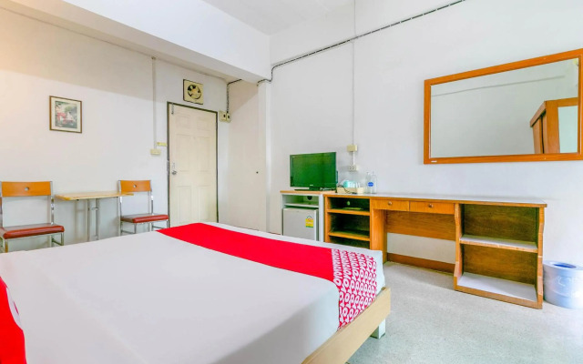 OYO 1161 Sathorn Mansion