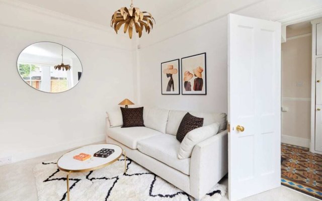 The West Ealing Escape - Glamorous 4bdr House With Patio