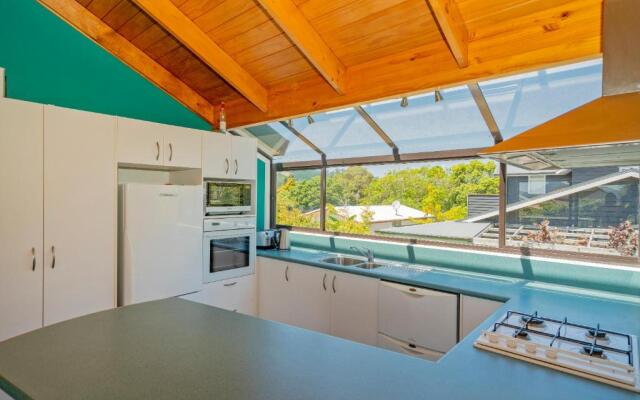 Coastal Quarters - Cooks Beach Holiday Home