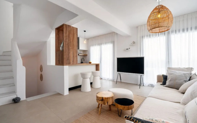 Villa Ama Plaka With 3 Bedrooms and 3 Bathrooms