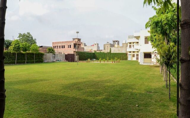 OYO 17014 Moti Mahal Lawn