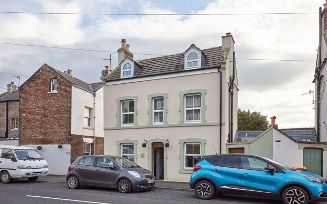 Host Stay May House