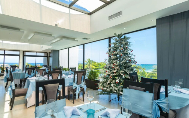 Skylight Suites Restaurant Bar