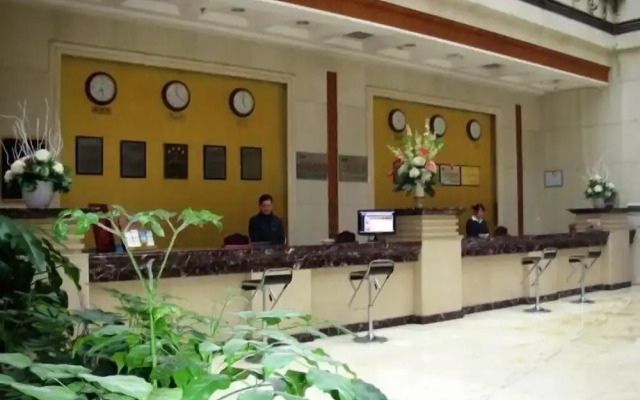Luoyang Yijun Hotel