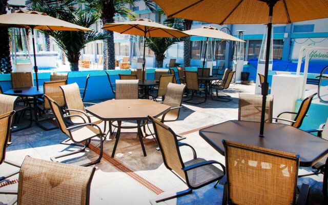 California Palms Hotel & Suites