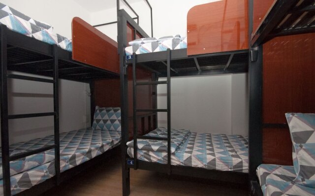 The Prince of Whales Hostel & Bar